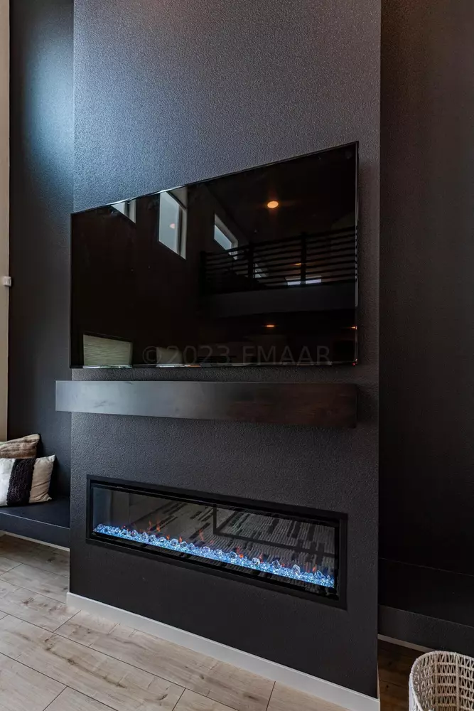 a fireplace in a room.